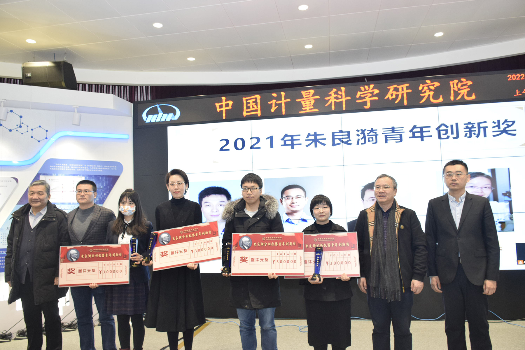 颁奖2.jpg 颁奖2.jpg