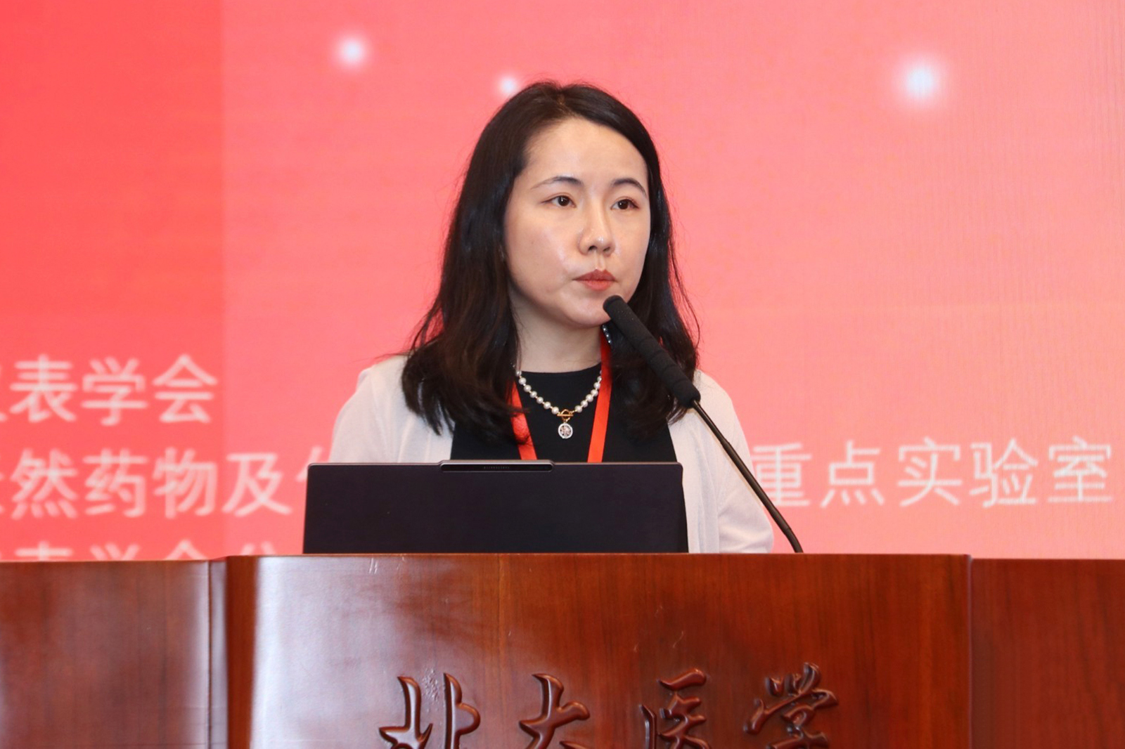 王哲君.jpg 王哲君.jpg