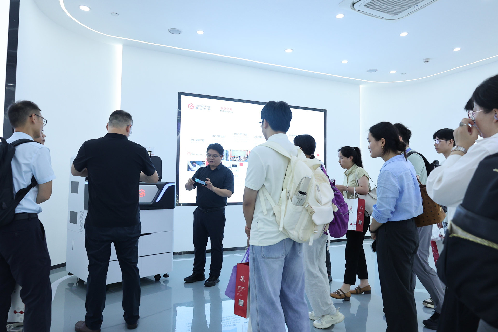 公司参观.JPG